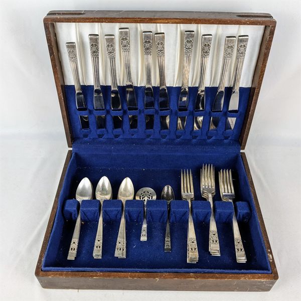 37 Pieces Community Silver Plate Silverware In Wood Box