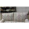 Image 2 : Couch/ Love Seat 57" Wide