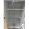 Image 7 : Frigidaire Upright Freezer 27" x 32" x 65" 