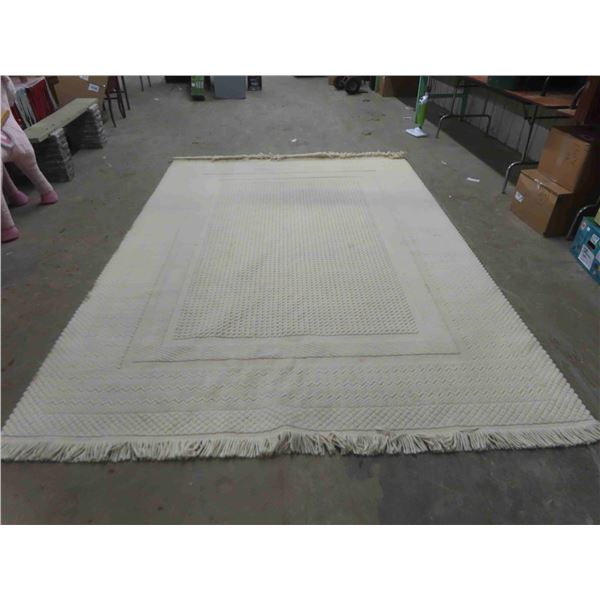 Area Rug Off White 92" x 138"