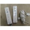 Image 5 : Wii Game Console, 3 Controllers, Motion Sensor, Power Cord