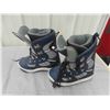 Image 5 : 2 Pair Snowboard Boots ; Vans Sz 5 + Crazy Creek Sz 6.5