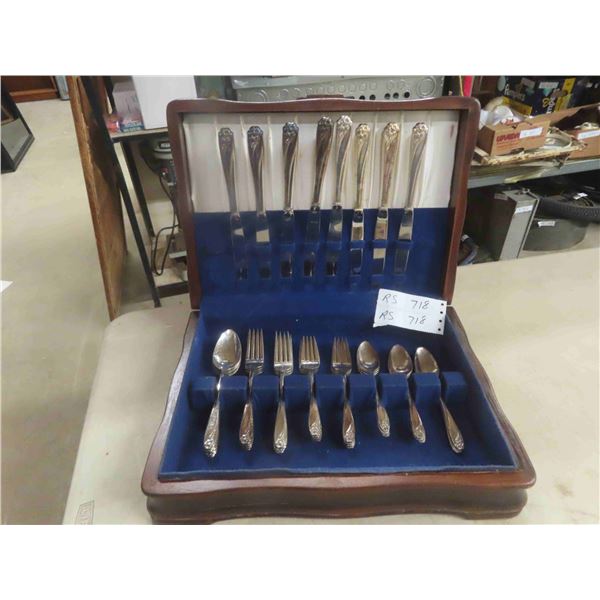 36 pc Set Daffodil Cutlery with Case