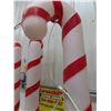 Image 5 : 4 Candy Cane Blow Molds 39" Tall - only 1 has light