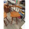 Image 4 : 3 Wood Swivel Matching Bar Stools