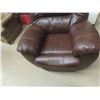 Image 4 : Leather/ Leather Style Swivel Recliner