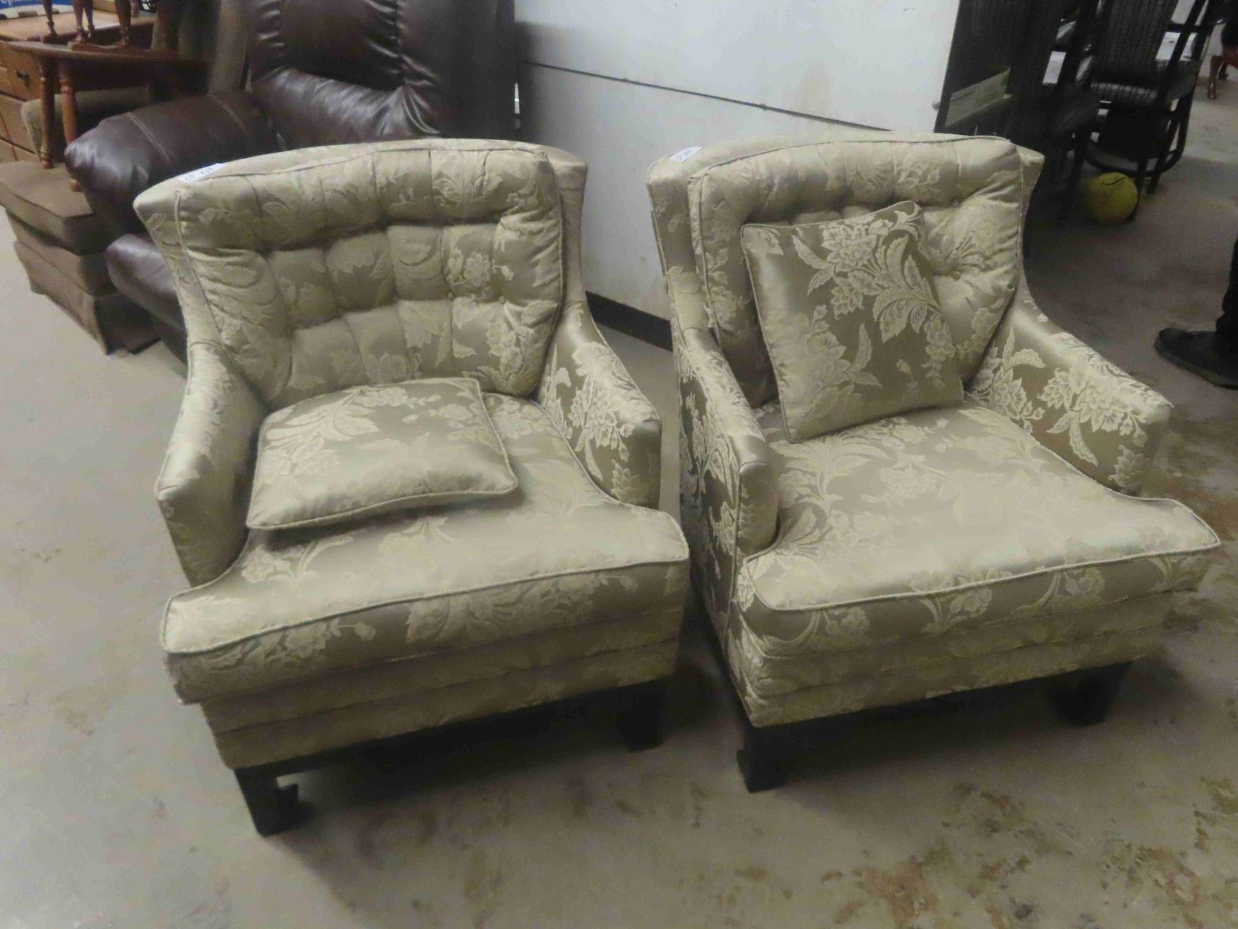2 Matching Living Room Chairs