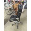 Image 5 : Executive Swivel Adjustable Office Chair