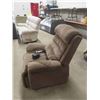 Image 4 : Pride Medical Lift Recliner Chair