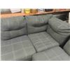 Image 4 : 2pc Living Room Sectional 88" x 118" 