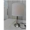 Image 2 : Modern Pair of Table Lamps