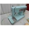 Image 6 : Singer Portable Electric Sewing Machine