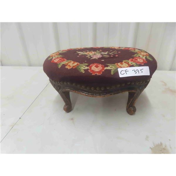 Petti Point Ottoman 7" x 10" x 14" 