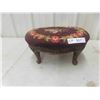 Image 1 : Petti Point Ottoman 7" x 10" x 14" 