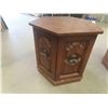 Image 2 : 2 End tables 20.5" x 21" 