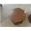 Image 3 : 2 End tables 20.5" x 21" 