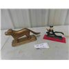 Image 1 : 2 Metal Nutcracker ; Vintage Dog & Modern King