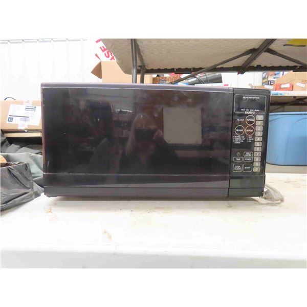 Sanyo Microwave with Turntable - not tested