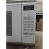 Image 2 : Panasonic Microwave with Turntable + Toaster Oven