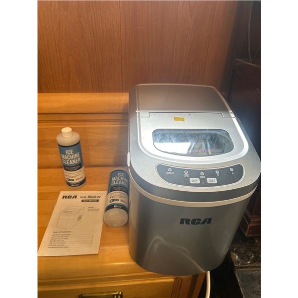 RCA PRO Table Electronic Ice Maker With Manual And Ice Machine Cleaner MO: RIC102-Silver