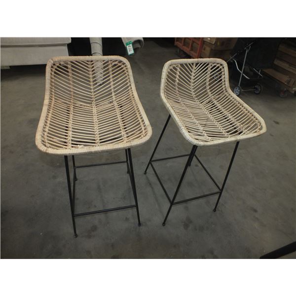 2 Stools