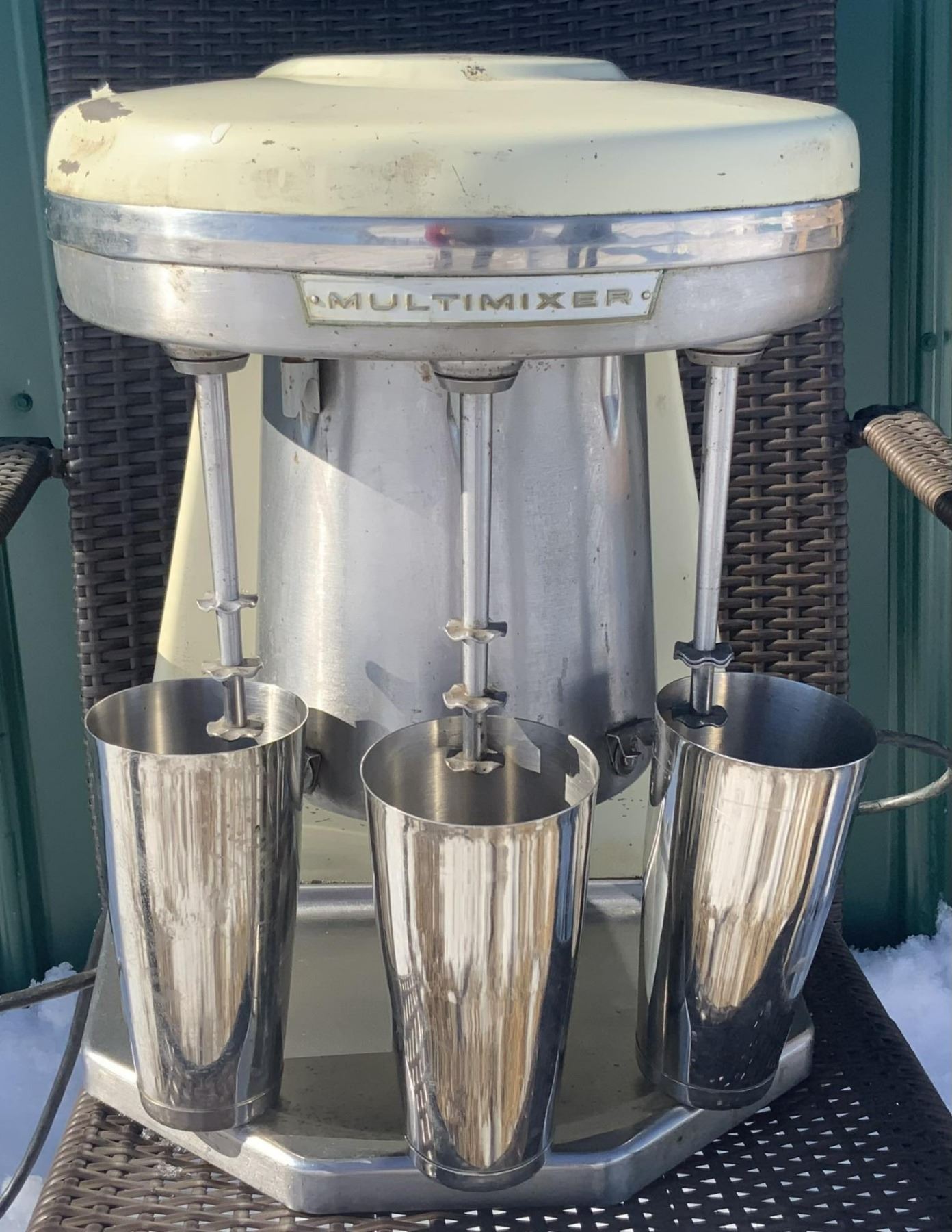 Milk Shake Machine with cups. Runs - Schmalz Auctions