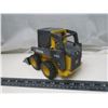 Image 5 : 1/16 scale ERTL John Deere 318D skidsteer loader metal diecast model