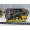Image 1 : 1/16 scale ERTL New Holland L225 skidsteer loader metal diecast model in original box (2014)