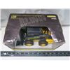Image 3 : 1/16 scale ERTL New Holland L225 skidsteer loader metal diecast model in original box (2014)
