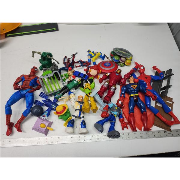 Collection of assorted action figures, etc.