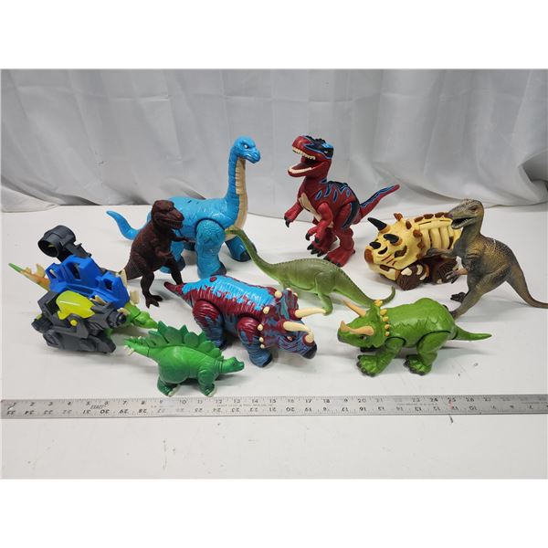 Bundle of toy dinosaurs