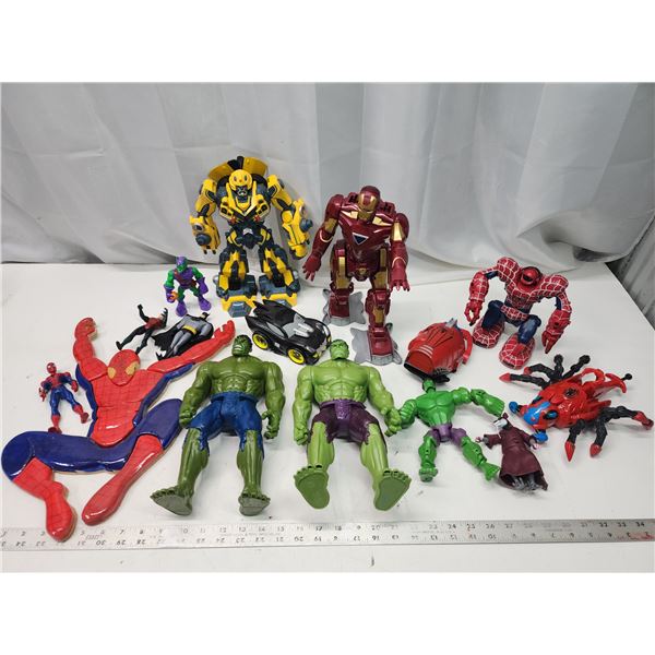 Bundle of action figure toys, etc.