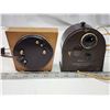 Image 4 : Pair of vintage, electric desktop alarm clocks