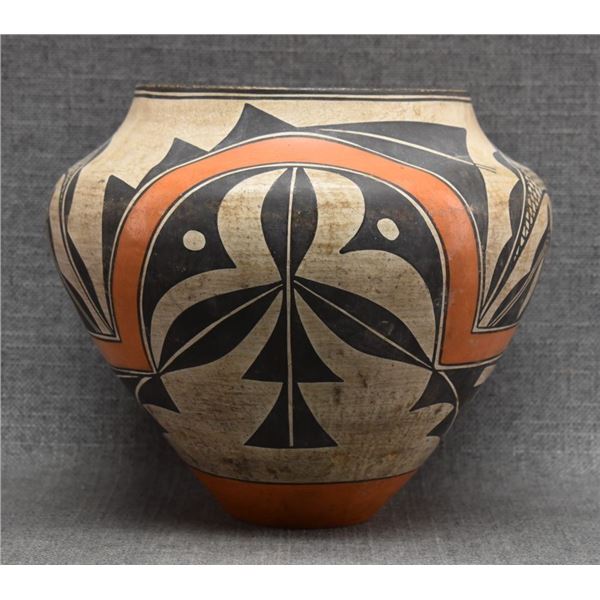 DECORATIVE POTTERY OLLA