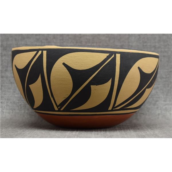 SANTO DOMINGO INDIAN POTTERY CHILI BOWL (D AGUILAR)