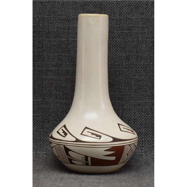 HOPI INDIAN POTTERY VASE (GAIL NAVASIE)