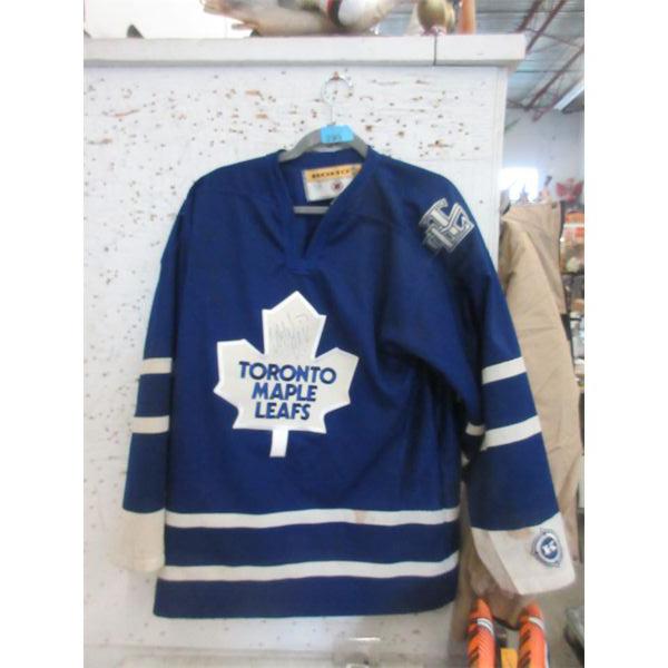 Wendel Clark Autographed Maple Leafs Jersey