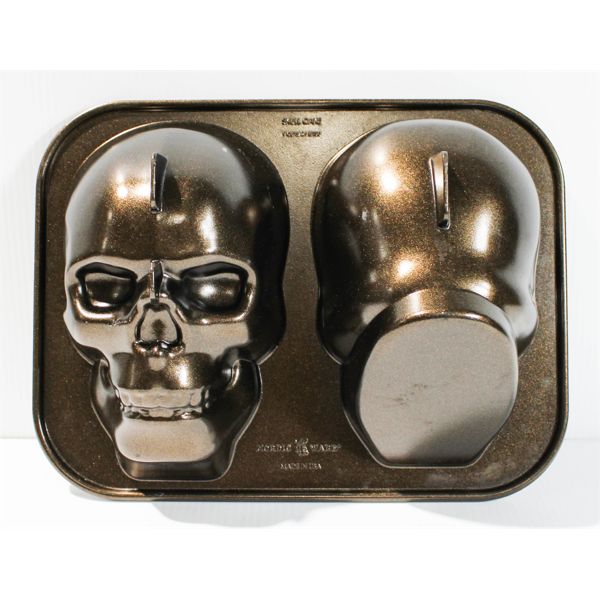NORDIC WARE 3D SKULL BAKE PAN
