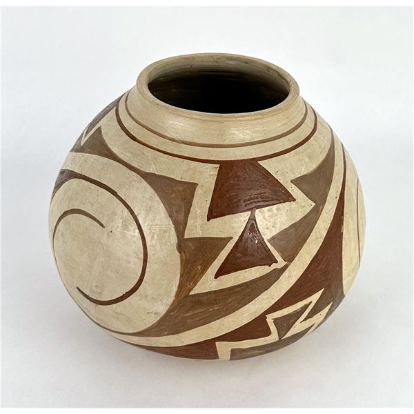 Manuel Olivas Mata Ortiz Pottery Pot Vase