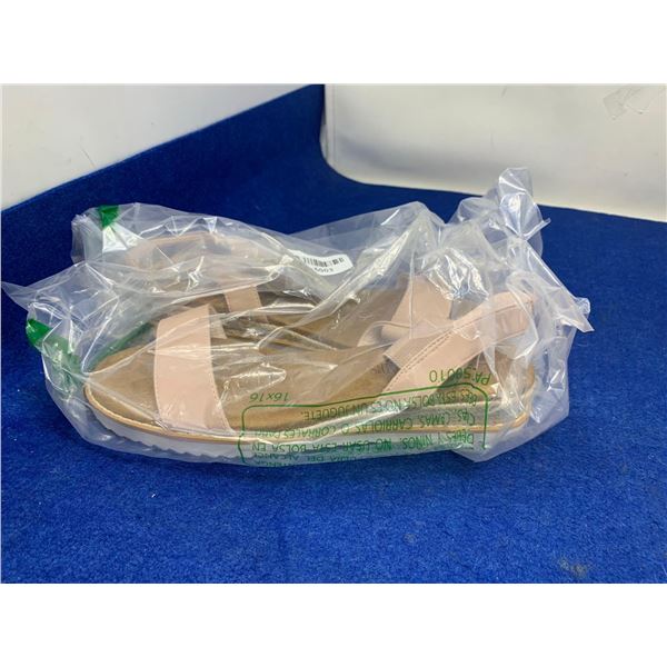 Dream Pairs Sandals (7.5)