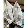 Image 2 : Lot of 2 Hotel Grand queen size pillows