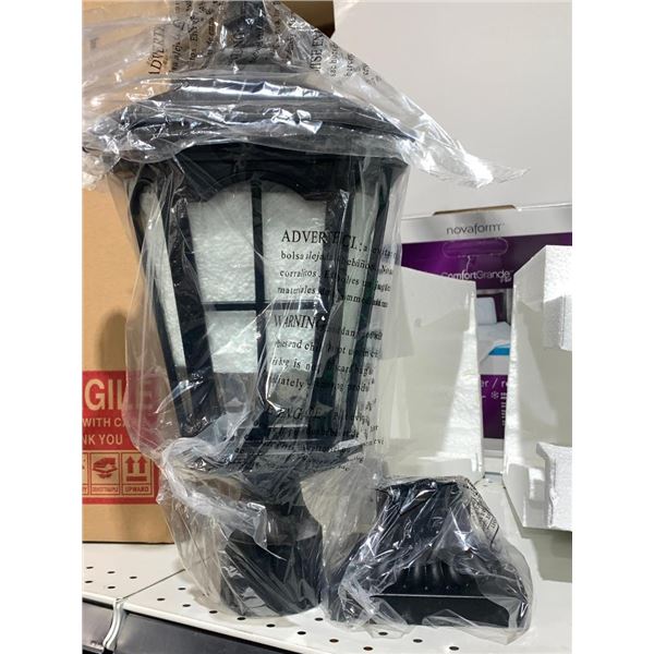 Post mountable cast aluminum solar power LED light