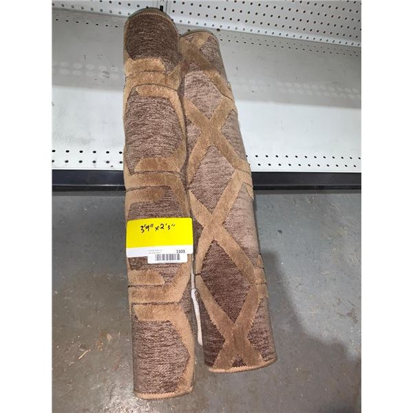 Lot of 2 bathroom mats 3'9"x2'3"