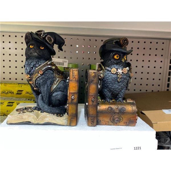 Decorative OWL and Cat Bookshelf holder.