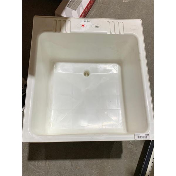 PVC Laudryroom sink white.