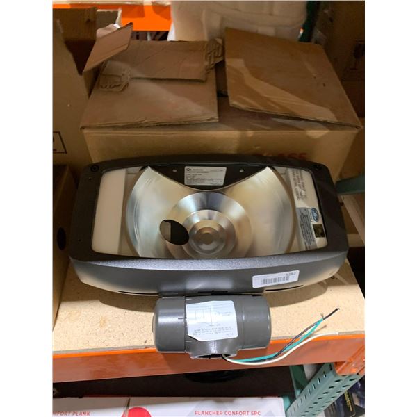 Gardco Lighting 208V 49A Flood Light