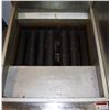 Image 2 : COMMERCIAL LARGE COMPARTMENT DEEP FRIER