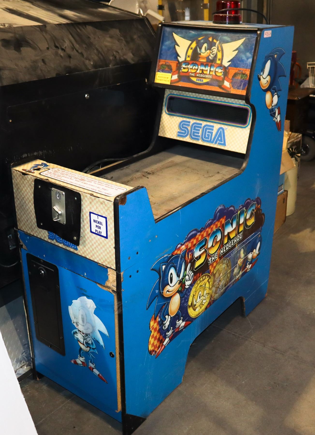 VINTAGE SONIC THE HEDGE HOG ARCADE MACHINE