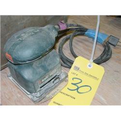 BLACK & DECKER SANDER