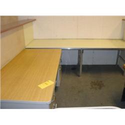 LOT - TABLE & DESK
